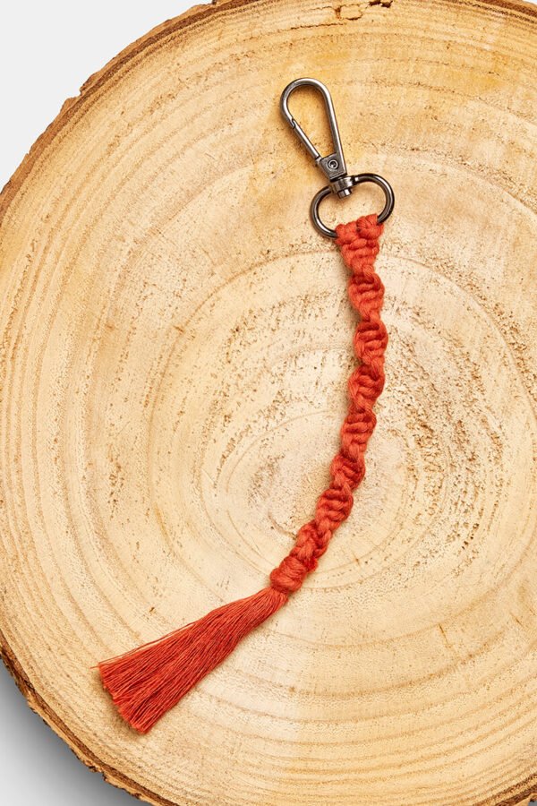 Macrame draai sleutelhanger bruin_1 Macrame draai sleutelhanger bruin_1